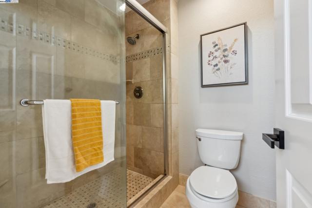 82 Applegate Way, Alameda CA: https://media.crmls.org/mediaz/f7face36-d197-41e7-aed8-259ebe8ef64e.jpg