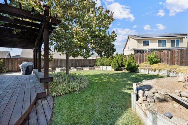 2421 Valley View Road, Hollister CA: https://media.crmls.org/mediaz/f7fae656-916f-4445-8e7d-3f156c41b197.jpg