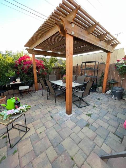3499 E Bayshore Road, Redwood City CA: https://media.crmls.org/mediaz/f7fb97ec-a654-4e1b-9d2f-98280c35452a.jpg