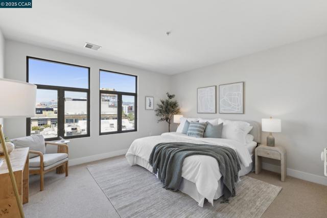 438 W Grand Ave, Oakland CA: https://media.crmls.org/mediaz/f7fb9914-0539-4ba3-bbca-30e1fa337dcd.jpg
