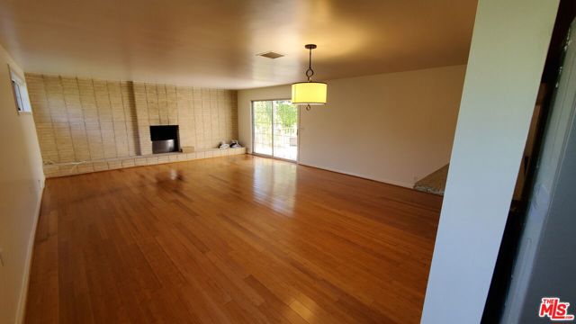 3461 Redwood Avenue, Los Angeles CA: https://media.crmls.org/mediaz/f7fba2da-1946-40b5-a9d8-eeedcfa3fcc4.jpg