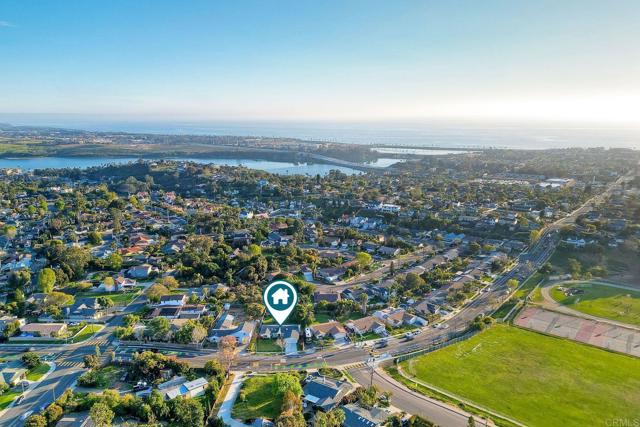 1639 Tamarack Avenue, Carlsbad CA: https://media.crmls.org/mediaz/f7fc9500-d540-4e54-a98b-bb2c533cafea.jpg