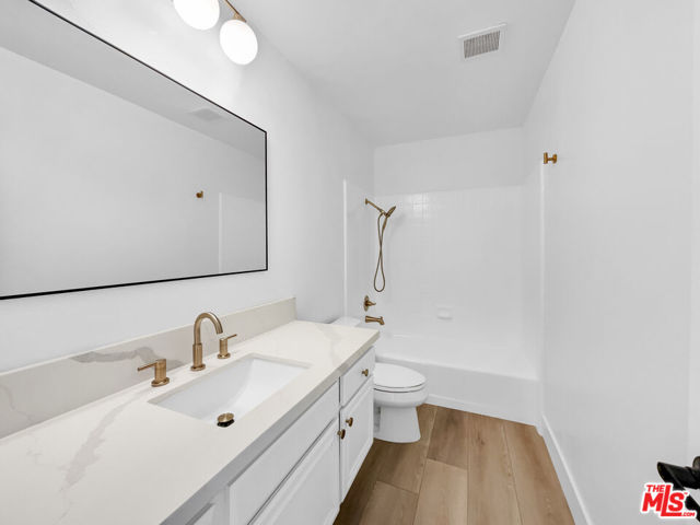 7840 Hillary Drive, West Hills CA: https://media.crmls.org/mediaz/f7fd890a-9278-427b-9c0d-a386bfd78e25.jpg