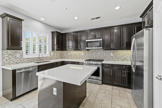 Detail Gallery Image 7 of 37 For 615 Halifax Ln, Oxnard,  CA 93035 - 3 Beds | 2/1 Baths