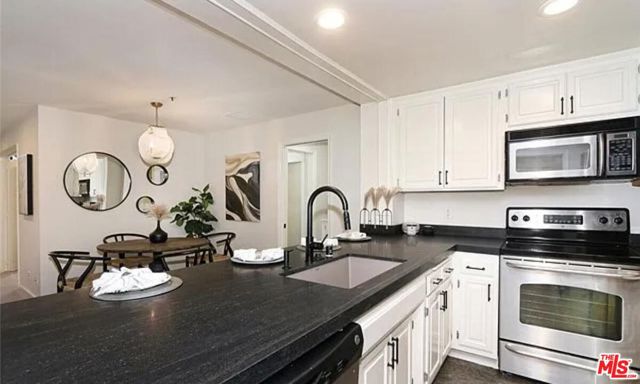 880 1st Street, Los Angeles, California 90012, 2 Bedrooms Bedrooms, ,2 BathroomsBathrooms,Condominium,For Sale,1st,24431939