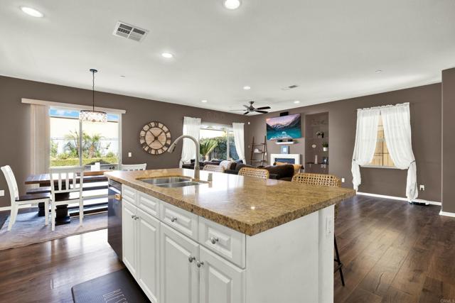 Detail Gallery Image 9 of 64 For 1128 Sage Ln, Vista,  CA 92084 - 4 Beds | 3/1 Baths