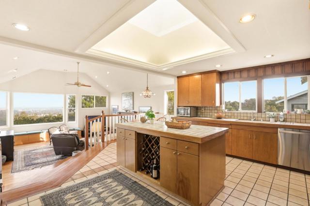 11 S Palomar Drive, Redwood City CA: https://media.crmls.org/mediaz/f7feef2c-6e7b-40b8-b7cc-9600e3821443.jpg