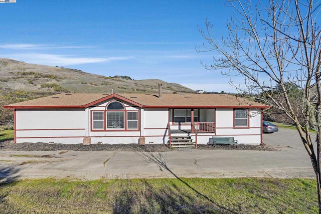 10250 Crow Canyon Rd, Castro Valley CA: https://media.crmls.org/mediaz/f7ff43e6-3d91-471a-8974-2088a351ee72.jpg