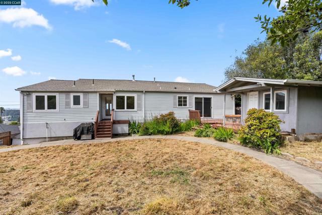 39 Anson Way, Kensington CA: https://media.crmls.org/mediaz/f7ffbcc7-c863-4303-878c-e97c652bd0c9.jpg