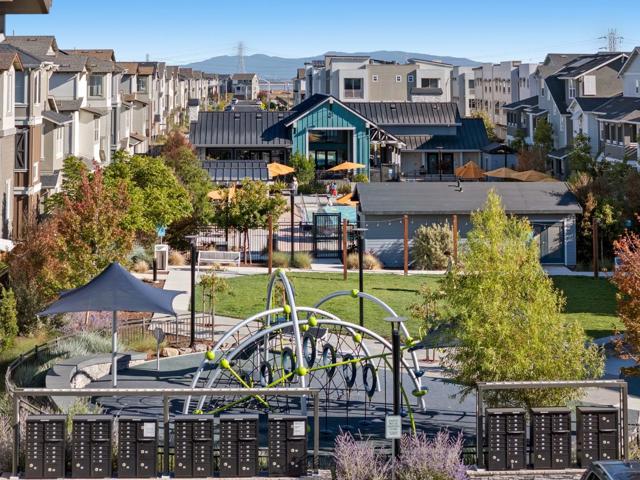 37413 Bowline Road, Newark CA: https://media.crmls.org/mediaz/f80003ad-d08f-45b3-9937-595e6d0d9885.jpg