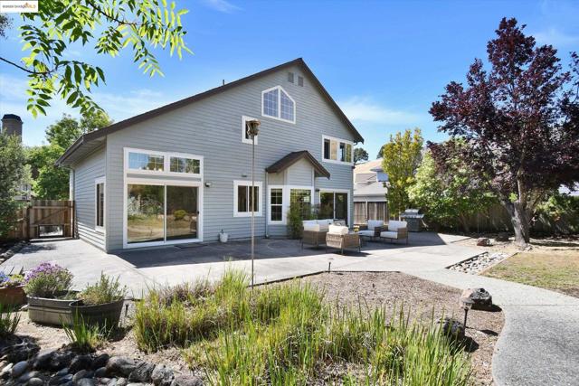 2944 Von Doolen Court, Pinole CA: https://media.crmls.org/mediaz/f8002076-1c9d-4fc9-b928-955bf79acac1.jpg