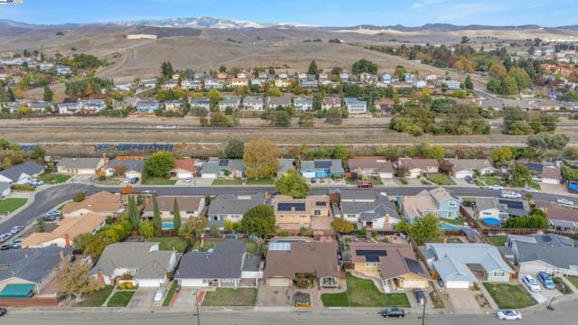 7347 Ione Ct, Dublin CA: https://media.crmls.org/mediaz/f8005d1b-cb2b-4b13-96e5-d98759b0885d.jpg