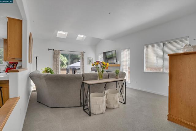 123 Williamson Ct, Martinez CA: https://media.crmls.org/mediaz/f8019167-e53e-48ee-bbaf-38150a981837.jpg