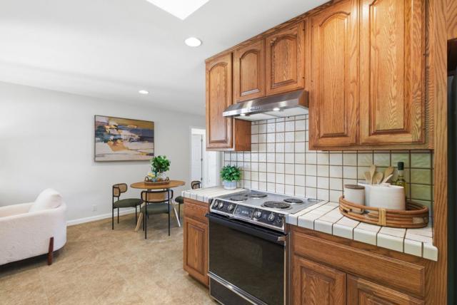 1747 Walnut Drive, Mountain View CA: https://media.crmls.org/mediaz/f801a626-67d2-4631-bdbb-decd378754bd.jpg