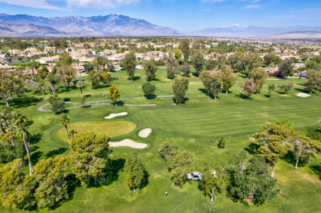 39060 Kilimanjaro Court, Palm Desert CA: https://media.crmls.org/mediaz/f801d2bf-35ef-4b31-8f74-b197e02eb9c9.jpg
