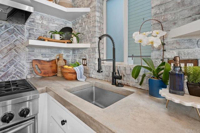 159 W Diana, Encinitas CA: https://media.crmls.org/mediaz/f8024dfa-98fc-47a0-bd40-182d0212bf37.jpg