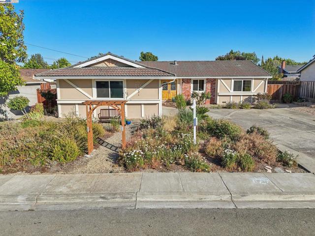 137 Cassandra Pl, San Ramon CA: https://media.crmls.org/mediaz/f802ad7a-08e7-47df-a204-f567ca306c67.jpg