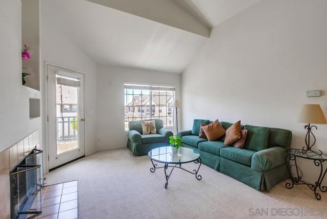 11952 Cypress Canyon Rd, San Diego CA: https://media.crmls.org/mediaz/f803190d-4522-4a78-8fb1-4c6d8cbcfc0f.jpg