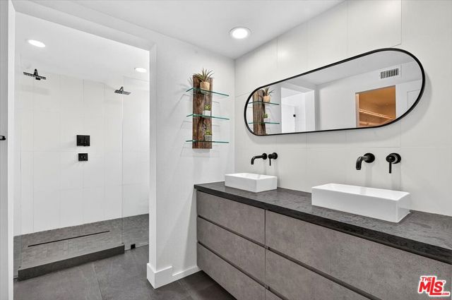 1412 North Crescent Heights Boulevard, 203 photo 7