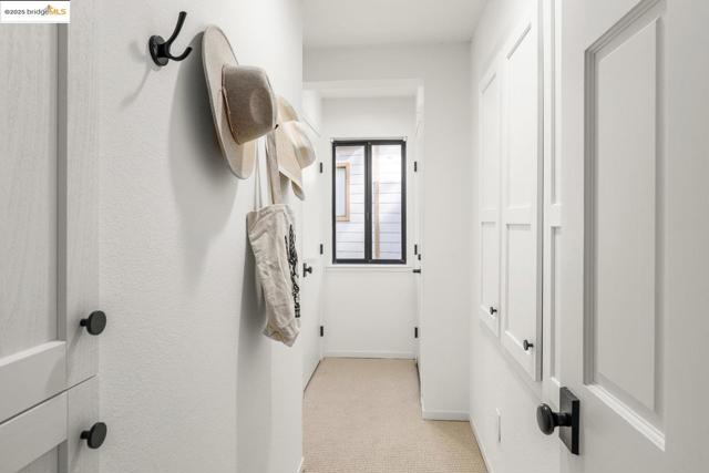 6566 Chelton Dr, Oakland CA: https://media.crmls.org/mediaz/f8039812-36b9-45de-978d-1445f7ef88fb.jpg