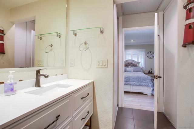 Image 17 of 30 For 8521 Villa La Jolla Dr  H