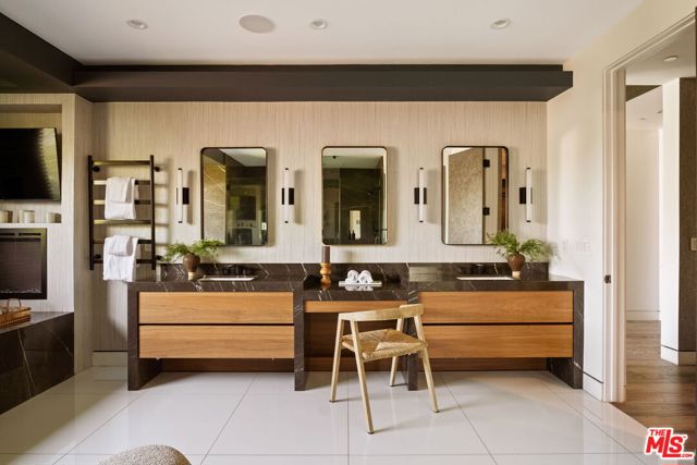 816 N Stanley Avenue, Los Angeles CA: https://media.crmls.org/mediaz/f803bbea-632d-42b8-ab12-7a2ca4c1618c.jpg