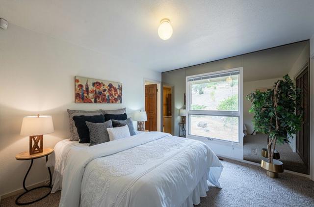 24935 Corte Poco, Salinas CA: https://media.crmls.org/mediaz/f804090f-964f-4bb2-be86-16ca2cf357f5.jpg