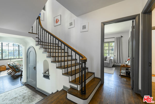 5181 Franklin Avenue, Los Angeles CA: https://media.crmls.org/mediaz/f804840e-e740-4807-b116-26e44a190893.jpg