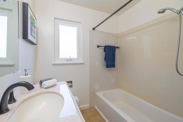 27830 Thackeray Ave, Hayward CA: https://media.crmls.org/mediaz/f8050e24-a4c3-4329-acb5-96c3580e1a8b.jpg