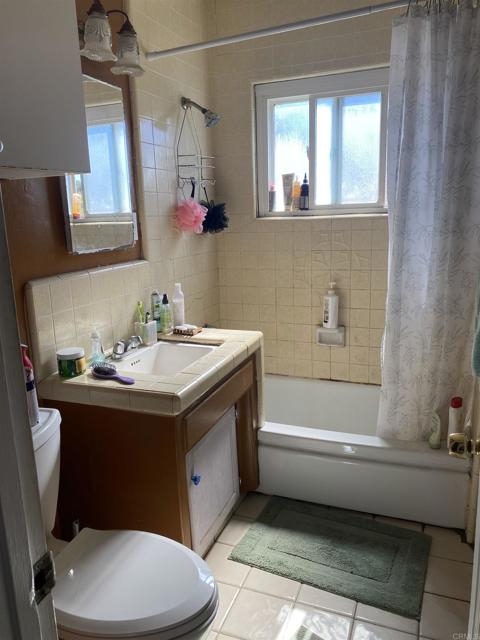 Detail Gallery Image 5 of 12 For 1945 Gateway Dr, San Diego,  CA 92105 - 4 Beds | 2 Baths