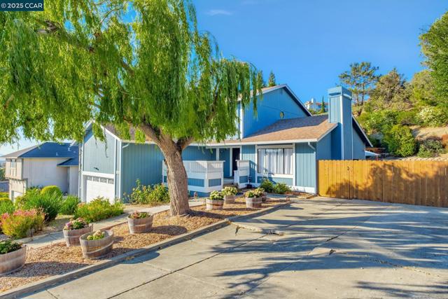 154 Turnberry Way, Vallejo CA: https://media.crmls.org/mediaz/f8062572-cc80-46d7-b37e-e5f10d812546.jpg