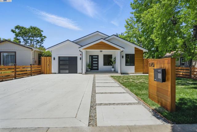 175 N Frances St, Sunnyvale CA: https://media.crmls.org/mediaz/f80660a2-df46-4501-817b-530007201883.jpg