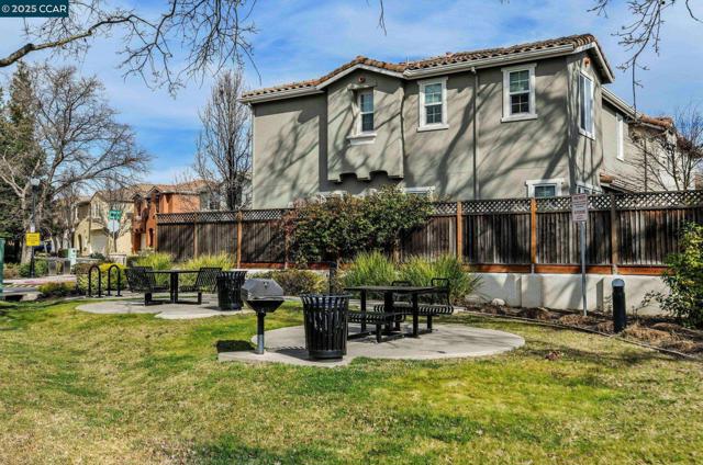 1503 Trailsside Circle, Concord CA: https://media.crmls.org/mediaz/f8083737-aada-4bba-84e9-541c939064fd.jpg