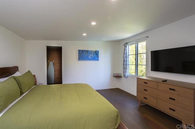 Detail Gallery Image 7 of 14 For 13069 via Lantina, Del Mar,  CA 92014 - 4 Beds | 4/1 Baths
