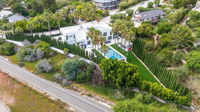 7713 Esterel Dr, La Jolla CA: https://media.crmls.org/mediaz/f8085afd-3552-47c5-80dc-1ac1e02f661a.jpg