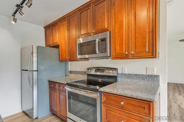 8640 Via Mallorca, La Jolla CA: https://media.crmls.org/mediaz/f8087446-9ea8-483e-9529-50653f8669c0.jpg