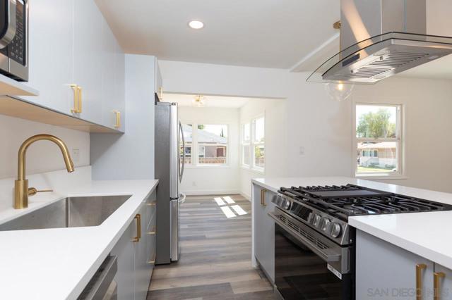 4361 Alamo Dr, San Diego CA: https://media.crmls.org/mediaz/f808de92-c1b8-4a93-9966-2c274a7c7e83.jpg