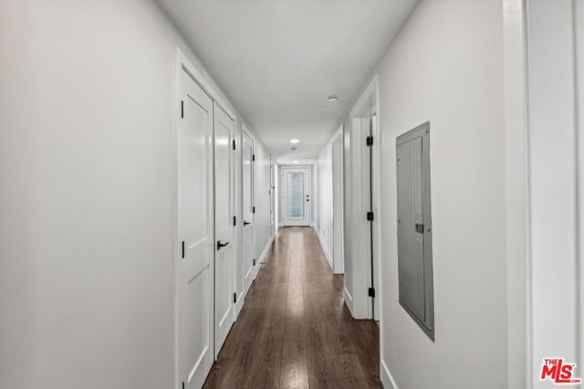 819 E La Palma Drive, Inglewood CA: https://media.crmls.org/mediaz/f808e2a2-2eb6-4eb1-93f2-3e892f3647d5.jpg