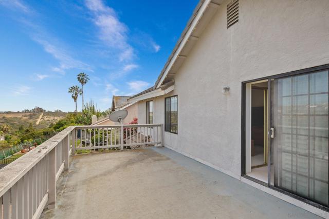 1705 Hawk View Dr, Encinitas CA: https://media.crmls.org/mediaz/f8091d9b-23f6-437e-a50c-e73b7d64df2f.jpg