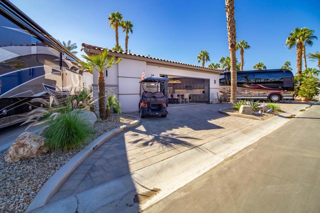 80394 Avenue 48, Indio CA: https://media.crmls.org/mediaz/f8091fa5-4f63-466f-a1fb-1e0179150114.jpg
