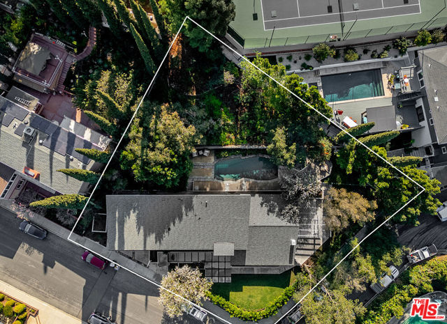 3585 Alana Drive, Sherman Oaks CA: https://media.crmls.org/mediaz/f809b6ad-92a5-47cd-8bbb-1e07819e2031.jpg