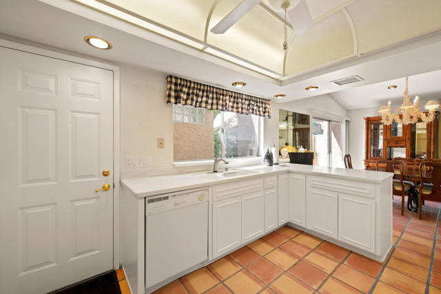 73438 Foxtail Lane, Palm Desert CA: https://media.crmls.org/mediaz/f80a236b-0d62-4202-82b2-965b0a823bac.jpg