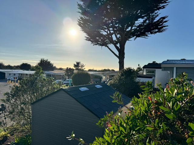 37 Oceanview Avenue, Half Moon Bay CA: https://media.crmls.org/mediaz/f80b65dd-f3e9-49e7-84df-ed54ec3ef055.jpg