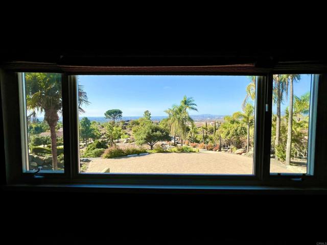 2073 Elevado Rd, Vista CA: https://media.crmls.org/mediaz/f80ba884-9c5f-44ce-83c5-94a37b8eee93.jpg