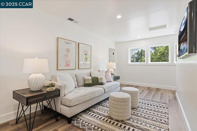 158 Pulido Rd, Danville CA: https://media.crmls.org/mediaz/f80bb435-31d8-4fd7-9103-11f8a31bdf8e.jpg