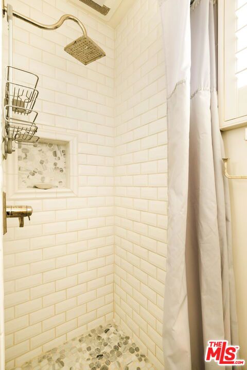 2533 Lombardy Boulevard photo 17