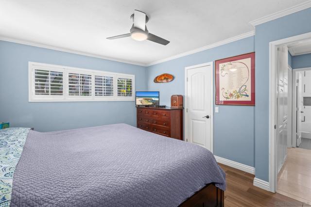 1733 Hornblend St, San Diego CA: https://media.crmls.org/mediaz/f80c9137-2f6f-462c-90f5-fd5b0ccbc615.jpg