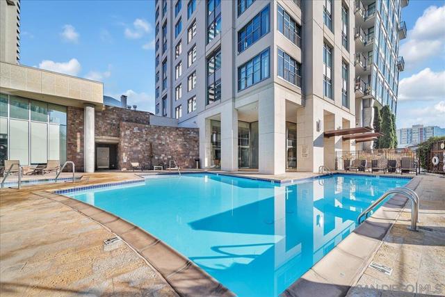 645 Front St, San Diego CA: https://media.crmls.org/mediaz/f80d495b-aa55-42aa-8170-f6e6cd847f4d.jpg