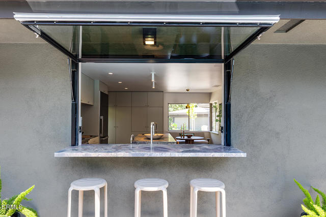 808 Inverness Drive, La Canada Flintridge CA: https://media.crmls.org/mediaz/f80d7f6e-bfb0-4baa-9470-ed6e46cd357b.jpg