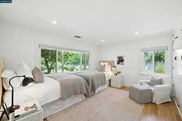 3363 Springhill Rd, Lafayette CA: https://media.crmls.org/mediaz/f80dc3df-5259-41e7-853b-8aca6e261fff.jpg